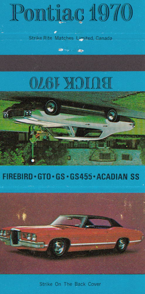 Une pochette d’allumettes dépliée, sur laquelle sont imprimées deux images représentant des voitures Buick.