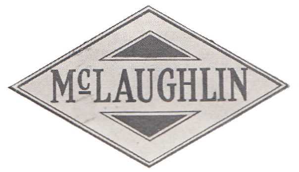 Image en noir et blanc d’un logo automobile : Le nom McLaughlin dans un diamant avec deux triangles décoratifs.