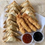 Wontons et crevettes frits