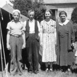 John Richard Jackman avec ses petites-nièces et ces petits-neveux, vers 1941.