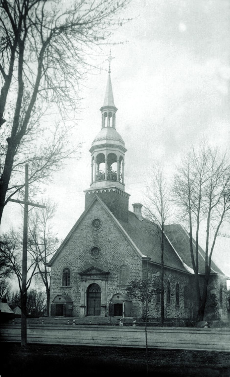 Église SainteFamilledeBoucherville, vers 1910 Le ponttunnel Louis