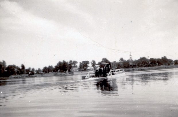 Barge de transport aux îles de Boucherville, vers 1935.
