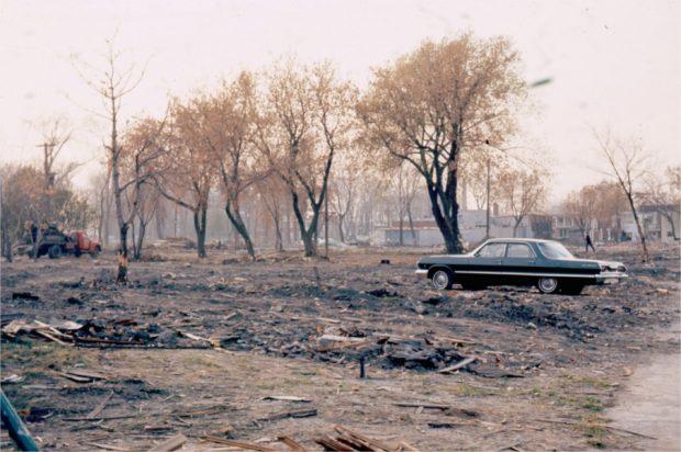 Des amas de débris créent une scène de désolation 