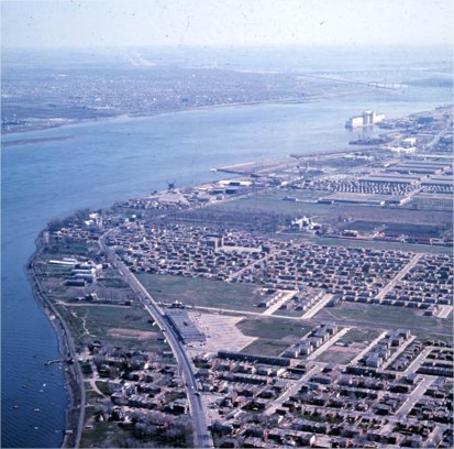 Deux villes séparées par un cours d'eau