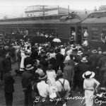 Des hommes quittent la gare Westminster Junction pour la Première Guerre mondiale.