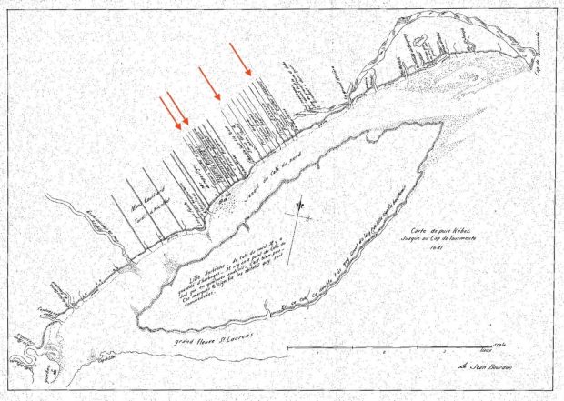 Carte d’archives en noir et blanc montrant le territoire de la Côte-de-Beaupré, le fleuve Saint-Laurent et l’île d’Orléans. On y voit les cours d’eau, identifiés par leur nom, ainsi que l’occupation du territoire grâce à la présence des lots, de longues bandes horizontales perpendiculaires au fleuve, où est écrit le nom du propriétaire.