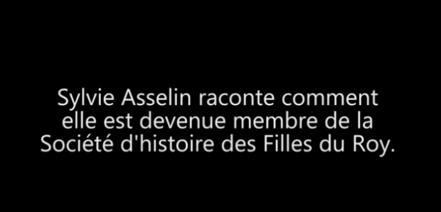 Texte blanc sur noir : Sylvie Asselin raconte comment elle est devenue membre de la Société d'histoire des Filles du Roy.