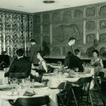 La murale du Beaver Club de l’hôtel Le Reine Elizabeth, à Montréal, en 1957