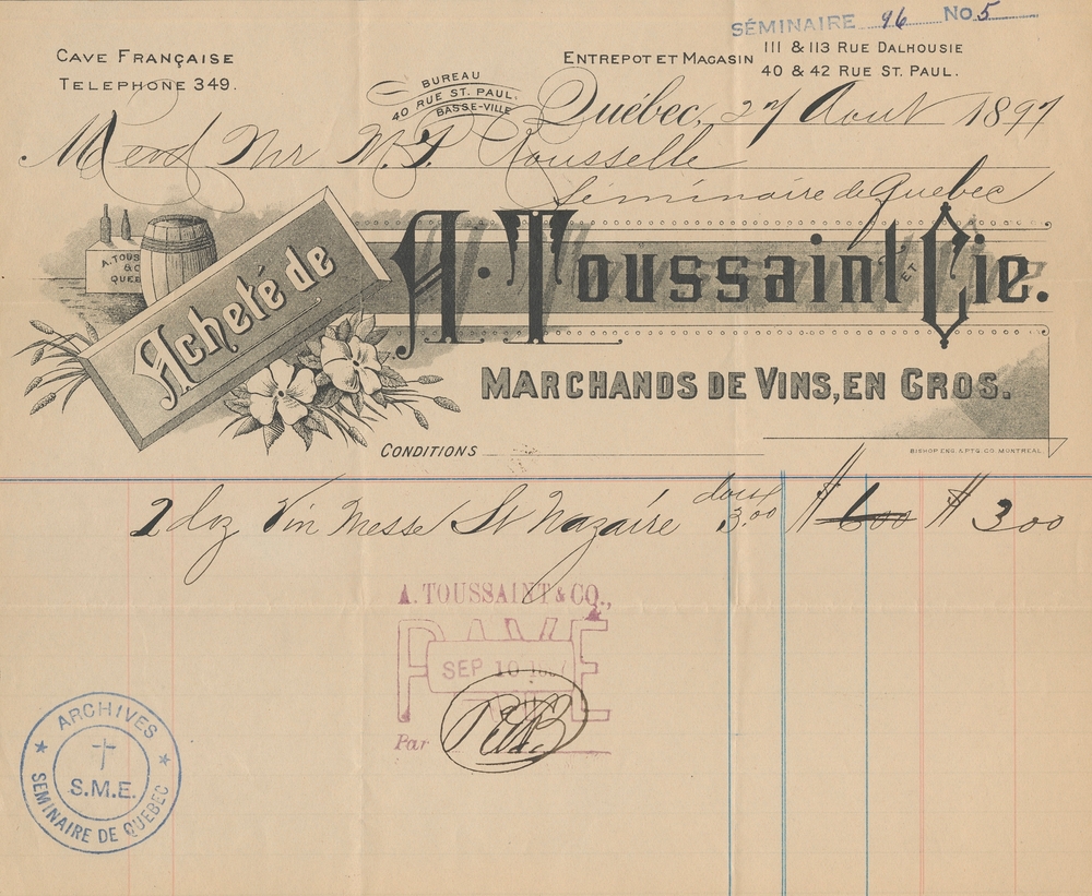 Document d’archives donnant les détails d’une transaction entre A. Toussaint & Cie, marchands de vins en gros, et le Séminaire de Québec. Le document atteste que trois dollars ont été reçus en échange de deux douzaines de bouteilles de vin de messe St-Nazaire.