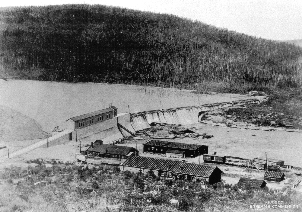 Croquis détaillé du site du barrage qui inclut l’environnement et le campement des constructeurs.