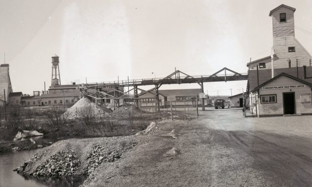 Photo ancienne de la mine Canadian Malartic (1935-1965)