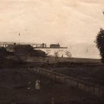 À l’est vers le port