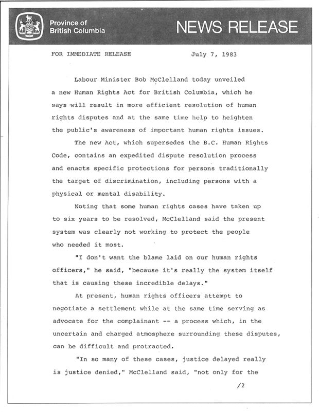 Un communiqué de presse de la Province de la Colombie-Britannique tapé à la machine à écrire daté du 7 juillet 1983 du ministre du Travail Bob McClelland. 