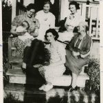 Femmes de famille, vers 1940.