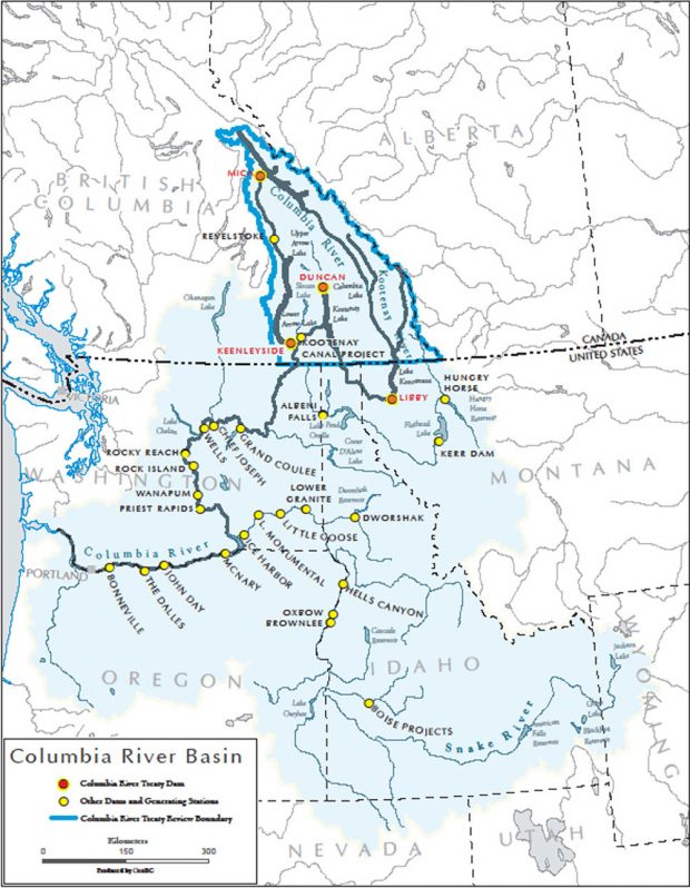 La carte montre le fleuve Columbia et ses affluents, avec une légende indiquant les sites de tous les barrages du traité et d’autres barrages et centrales électriques.