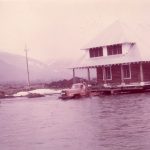 Déménagement de la maison en bois rond des McKinnon, 1967
