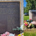Plaque de Mount Cartier au cimetière de Revelstoke, 2022