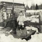 Dennis (Danny) Gawiuk à la ferme familiale, 1932