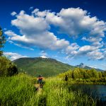 Vélo de montagne sur la coulée verte de Revelstoke, vers 2020