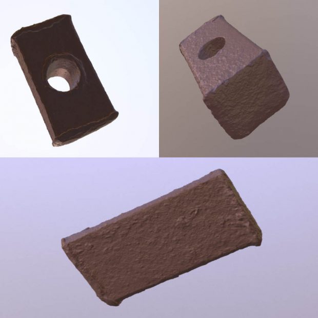 Trois images 3D offrant différentes vues d’une tête de marteau en métal rougeâtre.