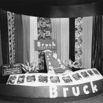 Kiosque de promotion des tissus Bruck