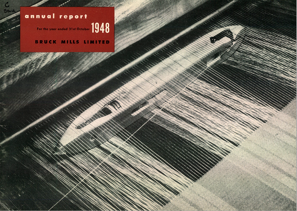 Page couverture du rapport annuel la Bruck Mills Limited en 1948 avec la photo d’une navette de fil sur un métier à tisser.