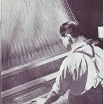 Tisserand devant un métier Jacquard