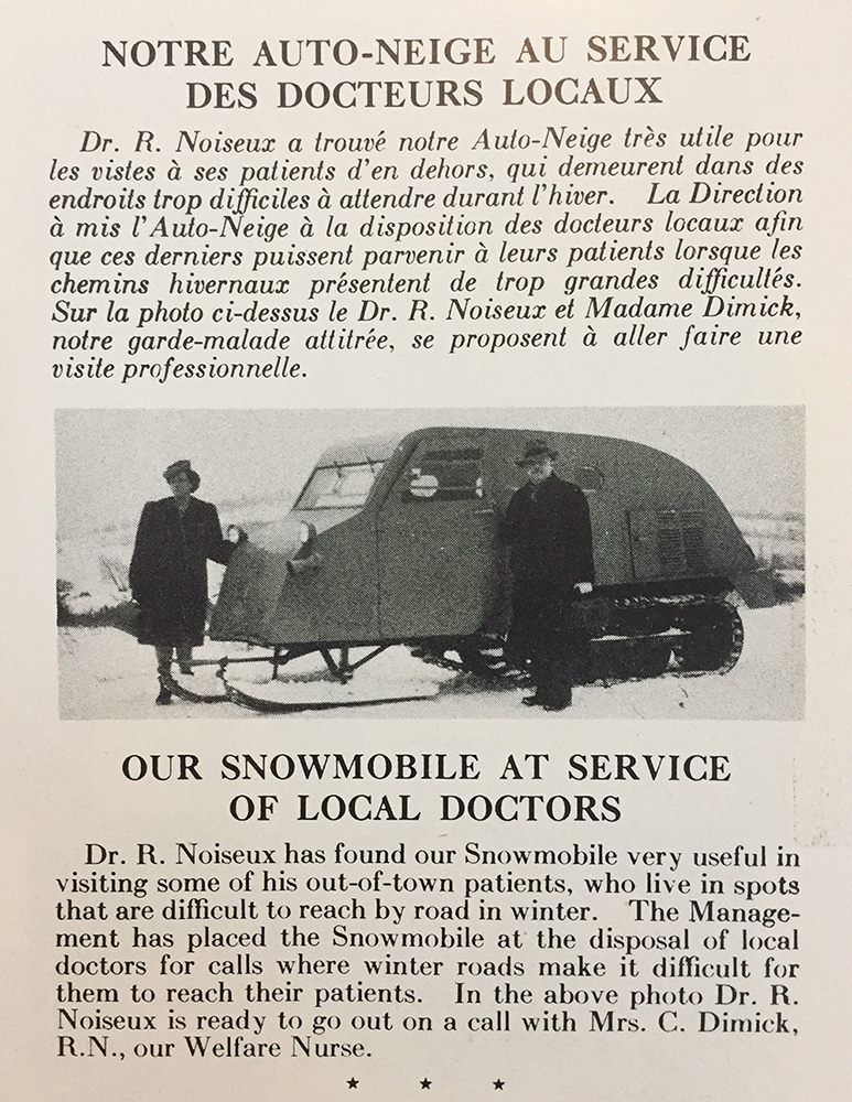 Article de journal montrant deux personnes en manteau d’hiver devant une ancienne auto-neige.