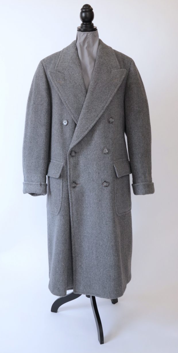 Manteau de laine gris.