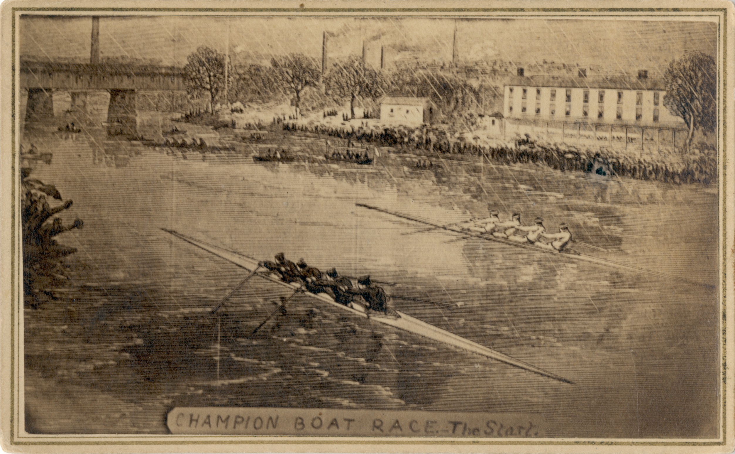 Croquis d’artiste de l’équipe d’aviron de Saint John, au Nouveau-Brunswick, lors d’une de ses courses à la régate internationale d’aviron de Paris, en France. Au premier plan, leurs compétiteurs sont habillés en noir et blanc, et l’équipage de Saint John est en blanc. Puisque la course a eu lieu à Paris, il y a un certain nombre de bâtiments le long de la côte, vraisemblablement utilisés pour l’industrie nautique, et il y a un pont traversant la rivière. Au bas du croquis, il y a une banderole sur laquelle on peut lire : « Champion Boat Race. The Start. »