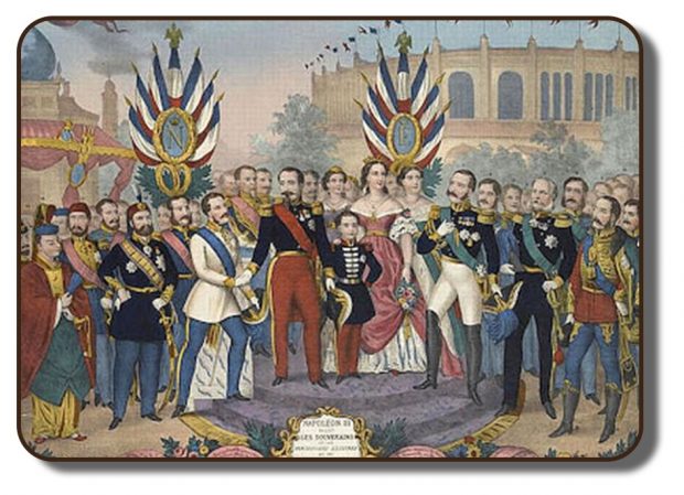 Image d’un croquis en couleur du dirigeant français, Napoléon, au cours de la cérémonie d’ouverture de la Régate internationale d’aviron, en juillet 1867. La scène représente un groupe de dignitaires présents à l’exposition, chacun portant les vêtements traditionnels de son pays d’origine à cette époque. Derrière les nombreux personnages représentés, on voit une partie du bâtiment d’exposition derrière quelques arbres qui auraient longé les rues parisiennes à cette époque.