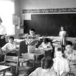 Les enfants dans une salle de classe