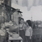 Les enfants de Bertha dans l’arrière-cour