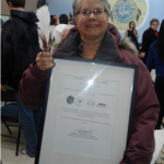 Gail Gallupe reçoit un prix pour Bertha Clark-Jones