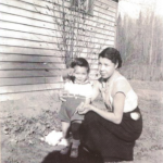 Elsie Cardinal avec son enfant aîné