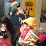 Mme Anne Whiffen montre comment elle chantait pour les mummers