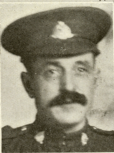 Portrait d’un soldat portant une casquette. Il a une moustache