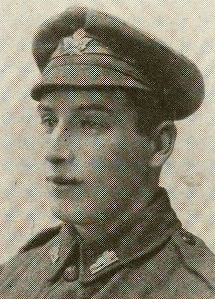 Portrait d’un soldat portant une casquette.