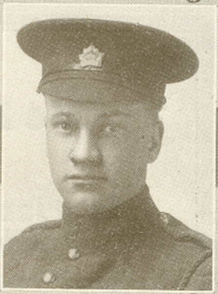 Portrait d’un soldat portant une casquette.