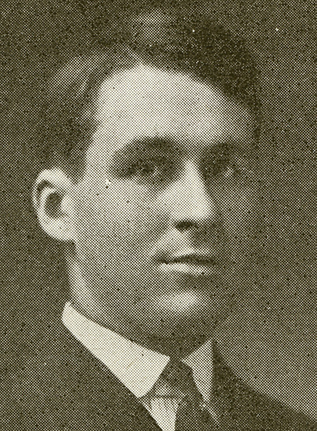 Portrait d’un homme portant une cravate.