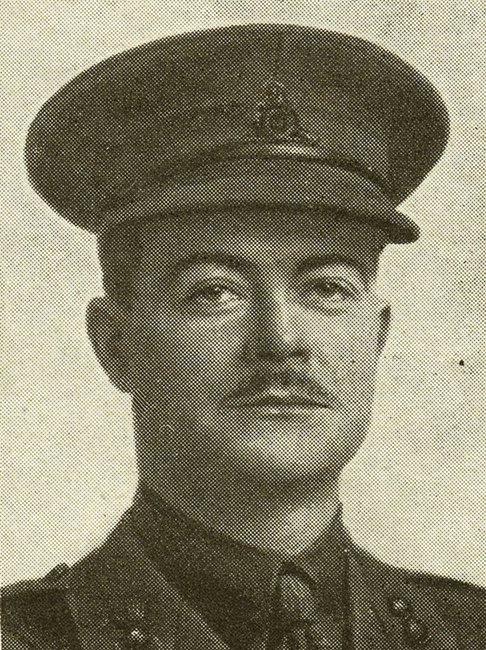 Portrait d’un soldat portant une casquette. Il a une moustache.