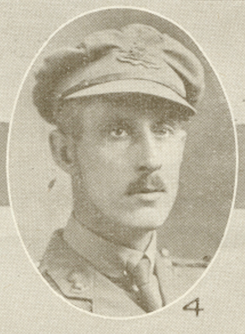 Portrait d’un soldat portant une casquette. Il a une moustache.