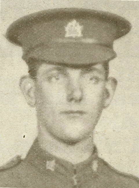 Portrait d’un soldat portant une casquette.