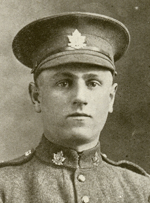 Portrait d’un soldat portant une casquette.