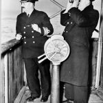 Le capitaine Ben Taverner et un membre de l’équipage sur le S.S. « Caribou »