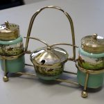 Salière et poivrière provenant du S.S. « Caribou »