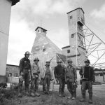 Des mineurs devant la mine Bourlamaque en 1969