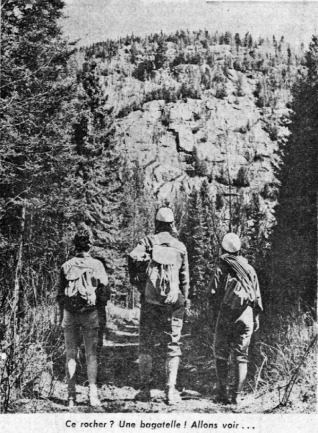 Trois grimpeurs, munis de leur équipement, dans la forêt, observant le mont Césaire.