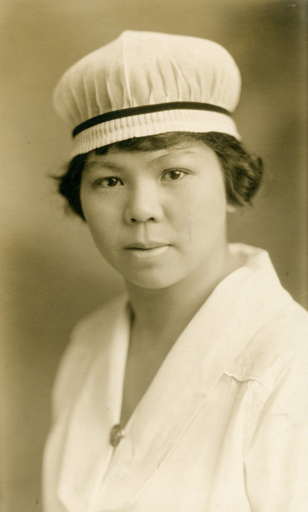Portrait de diplômée d’Agnes Chan, Classe de 1923 Souvenirs de l