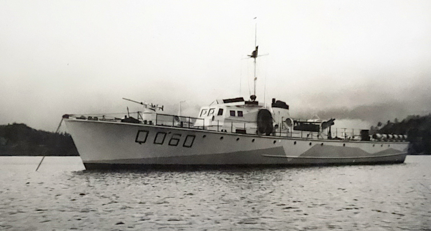 petit patrouilleur de la marine à l’ancre